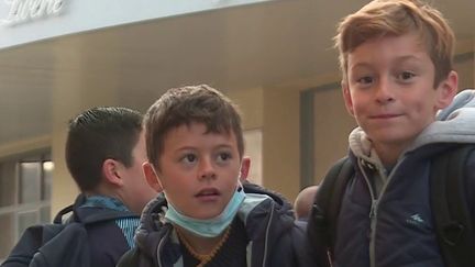 Écoles : 12 nouveaux départements font tomber le masque dans les classes de primaire (France 3)