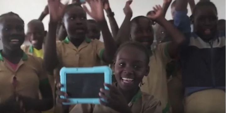 Une élève dans une école de l'est du Cameroun qui béneficie du programme «Connect my school». (Unicef)