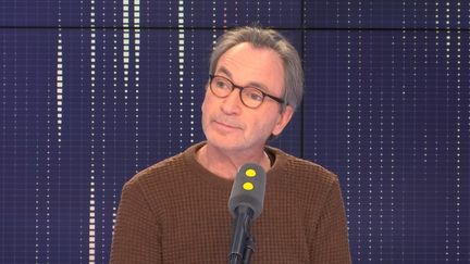 La série "Aux animaux la guerre"&nbsp;prend quelque distance avec le&nbsp;roman homonyme de Nicolas Mathieu, qui a étroitement participé à l'adaptation. (FRANCEINFO / RADIOFRANCE)