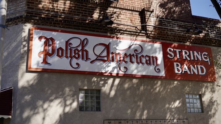 Une salle de concert américano-polonaise dans le quartier de Port Richmond à Philadelphie, en Pennsylvanie (Etats-Unis), le 22 octobre 2024. (PIERRE-LOUIS CARON / FRANCEINFO)