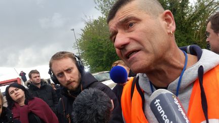 Patrice Sinoquet,&nbsp;représentant syndical de la CFDT et secrétaire du CHSCT de l'usine Whirlpool Amiens, mercredi 26 avril. (BENJAMIN ILLY / RADIO FRANCE)