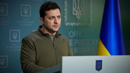 Le président ukrainien Volodymyr Zelensky appelle tous les Européens aguerris au combat à venir aider l'Ukraine à se défendre contre l'invasion russe, le 25 février 2022. (HANDOUT / UKRAINE PRESIDENCY VIA AFP)