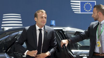 Emmanuel Macron à son arrivée à un sommet européen consacré à la crise migratoire, à Bruxelles, en juin 2018. (VIRGINIA MAYO / POOL)