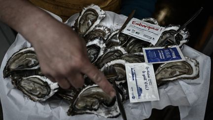 Des huîtres françaises photographiées au port de La Teste sur le bassin d’Arcachon (Gironde), le 1er décembre 2020. (PHILIPPE LOPEZ / AFP)