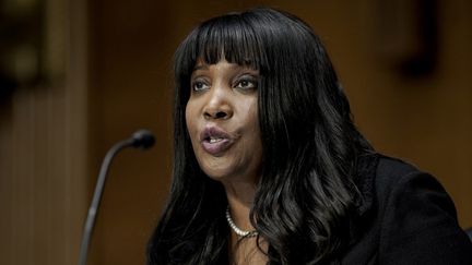 Lisa Cook, le 3 février 2022, lors de son audition devant la commission bancaire du Sénat des Etats-Unis. (KEN CEDENO / AFP)