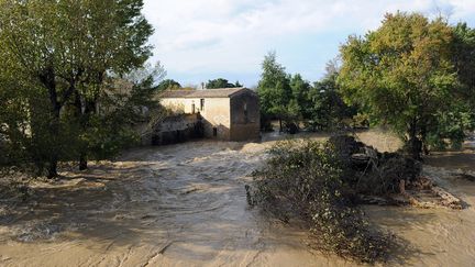 Inondations &agrave;&nbsp;Collias dans le Gard, le 10 octobre 2014. (BORIS HORVAT / AFP)