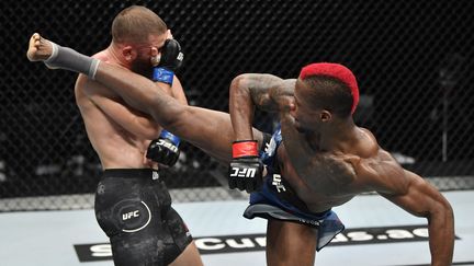 Un combat de MMA organisé par l'UFC à Abu Dhabi le 19 juillet 2020 (AFP PHOTO / HO / ZUFFA LLC)