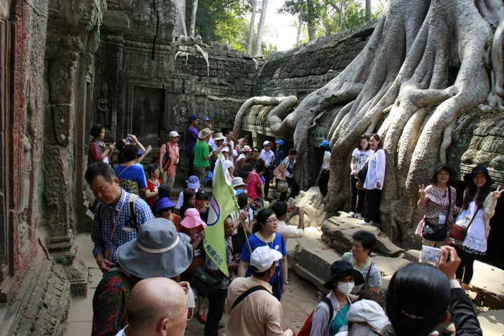 Le temple Ta Prohm et ses racines géantes
 (Sovannara Xinhua News Agency/Newscom/MaxPPP)