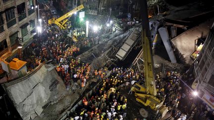 Un pont s'est effondré à Caulcutta, dans l'est de l'Inde, jeudi 31 mars 2016.