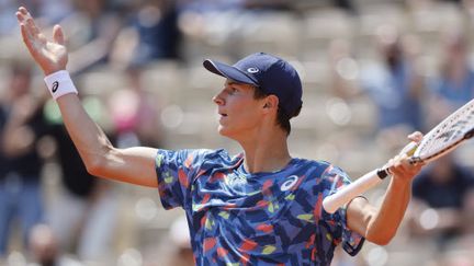 Le Français&nbsp;Gabriel Debru lors de la finale du tournoi juniors de Roland-Garros, le 4 juin 2022. (JEAN-FRANCOIS BADIAS / AP / SIPA)