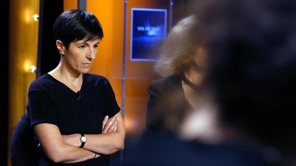 Christine Angot, sur le plateau de l'émission Vol de Nuit diffusée sur TF1 en 2004. (MAXIMILIEN LAMY / AFP)