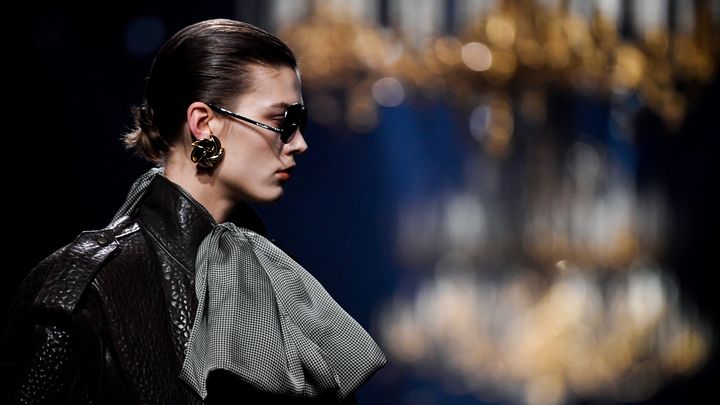 Défilé Saint Laurent automne-hiver 2023-24 à la Paris Fashion Week le 28 février 2023 (JULIEN DE ROSA / AFP)