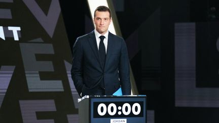 Le président du RN, Jordan Bardella, le 27 juin 2024 lors du débat sur France 2, à Paris. (DIMITAR DILKOFF / AFP)