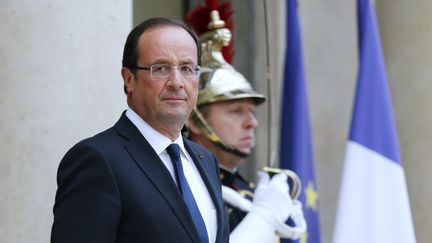 Fran&ccedil;ois Hollande, sur le perron de l'Elys&eacute;e, le 12 septembre 2012. (FRANCOIS GUILLOT / AFP)