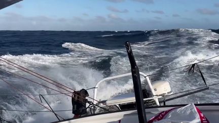 Vendée Globe 2024 : les skippers bataillent face aux vagues