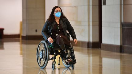 Le projet de loi est porté par la sénatrice de l'Illinois Tammy Duckworth, qui a perdu ses deux jambes en Irak. (MANDEL NGAN / AFP)