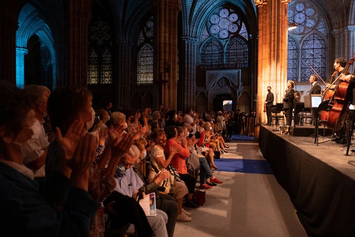 Le ténor Roberto Alagna est ovationné par le public du Festival de Saint-Denis le 10 juin 2021 (CHRISTOPHE FILLIEULE - FESTIVAL DE SAINT-DENIS)