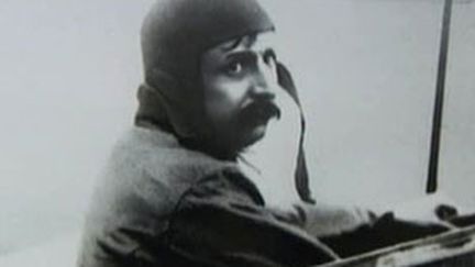 Louis Blériot, l'aviateur français, 1er homme à traverser en avion la Manche (© France 2)