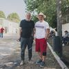 Christian Bosq votera pour le Nouveau Front populaire tandis que son ami Jean-Pierre hésite à voter pour le Rassemblement national. Le 18 juin 2024 dans le 13e arrondissement de Marseille. (PIERRE MOREL / FRANCEINFO)