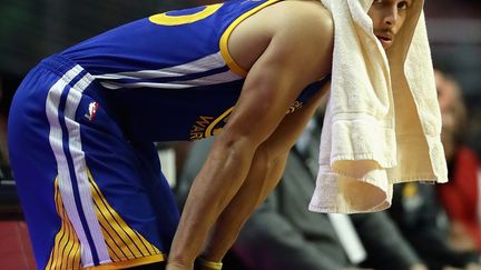 Stephen Curry et les Warriors sont en plein doute... (JONATHAN DANIEL / GETTY IMAGES NORTH AMERICA)