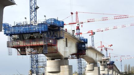 Chantier du futur viaduc de la Dordogne le plus gros ouvrage de la future ligne grande vitesse Tours Bordeaux - AVRIL 2014 (JEAN MICHEL NOSSANT / SIPA)