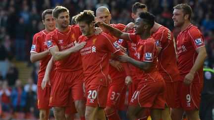 Les Reds congratulent leur premier buteur du jour, Adam Lallana (PAUL ELLIS / AFP)