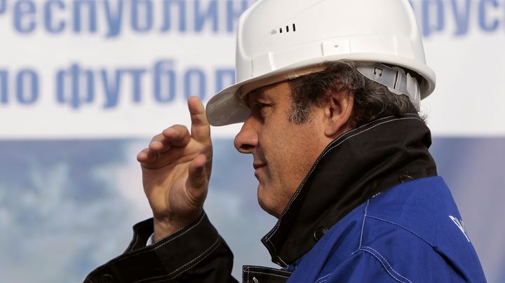 Michel Platini, pr&eacute;sident de l'UEFA, pendant les c&eacute;l&eacute;brations des 100 ans du football bi&eacute;lorusse, &agrave; Minsk, en 2011. ( VASILY FEDOSENKO / REUTERS)