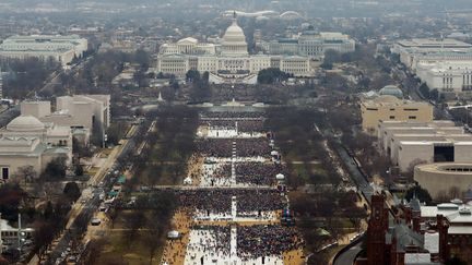 Plusieurs centaines de milliers de personnes sont réunies à Washington (Etats-Unis), pour l'inauguration du président Donald Trump, le 17 janvier 2017. (LUCAS JACKSON / REUTERS)