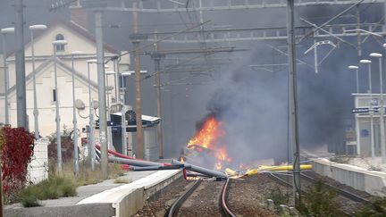 Nuit de violence à Moirans (Isère), le 20 octobre 2015. (MAXPPP)