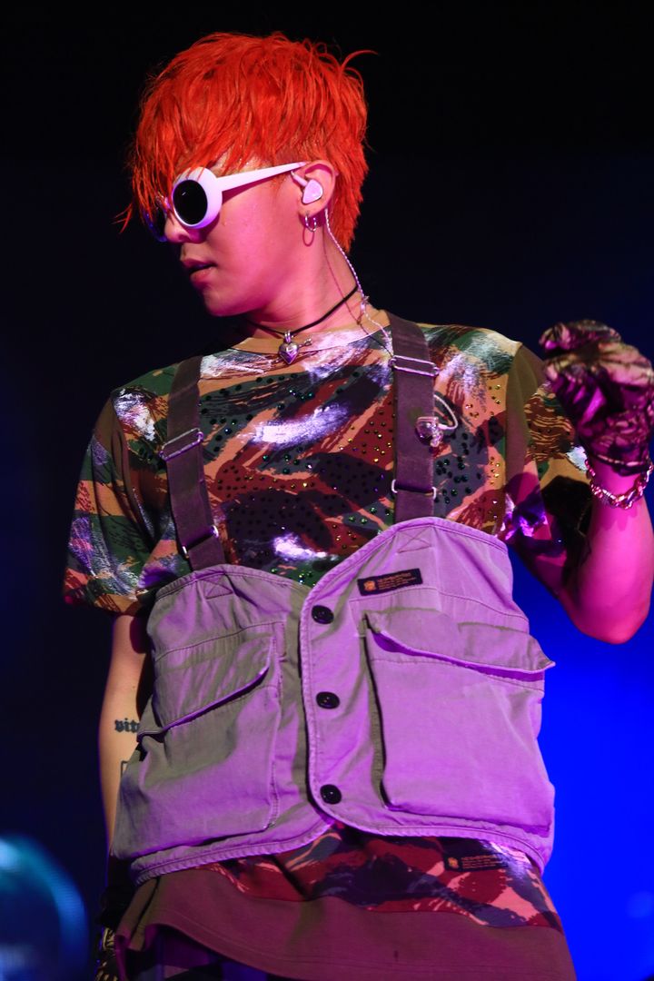 G-Dragon lors d'un concert à Shanghai, juin 2015
 (DING ZHENJIE / IMAGINECHINA)