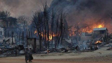 Meiktila, ville du centre de la Birmanie, en feu après des émeutes, le 21 mars 2013. Les troubles intercommunautaires entre bouddhistes et musulmans secouent le pays depuis 2012. (Soe Than WIN / AFP)