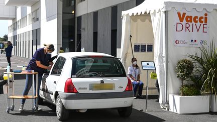 Le vacci-drive de Saint-Jean-de-Védas, dans l'Hérault. (PASCAL GUYOT / AFP)