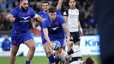 Le Tricolore Matthieu Jalibert marque le dernier essai victorieux de la France face à l'Italie, le 5 février à Rome, durant le Tournoi des six nations. (FEDERICO PROIETTI / AFP)