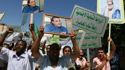 Manifestation devant l'ambassade de Suisse à Tripoli le 24 juillet 2008 (AFP - Mahmud Turkia)