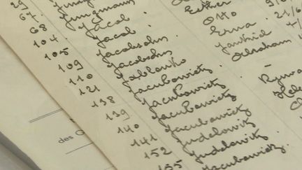80 documents officiels concernant la rafle de la zone Sud d'août 1942 et le camp de transit de Vénissieux dans le Rhône, découverts par hasard dans une brocante. (CAPTURE D'ÉCRAN FRANCE 3 / S. GOLDSTEIN)