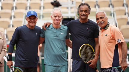 Quarante ans après leur finale en simple, Yannick Noah et Mats Wilander se sont affrontés à Roland-Garros, le 11 juin 2023, mais en double dans le tournoi des Légendes. Le Français était associé à Mansour Bahrami, et le Suédois à John McEnroe. (CEDRIC LECOCQ / FFT)