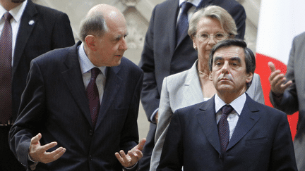 Jean-Marc Sauv&eacute; (G), vice-pr&eacute;sident du Conseil d'Etat, et Fran&ccedil;ois Fillon, alors Premier ministre, en septembre 2009 &agrave; Paris. (PATRICK KOVARIK /AFP)