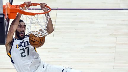 Rudy Gobert sous le maillot des Utah Jazz lors d'un match NBA contre les Dallas Mavericks le 27 janvier 2021 à Salt Lake City (Utah) (ALEX GOODLETT / GETTY IMAGES NORTH AMERICA)