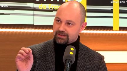 Le politologue, membre de la France insoumise,&nbsp;Thomas Guénolé, le 8 mars 2018. (RADIO FRANCE / FRANCEINFO)