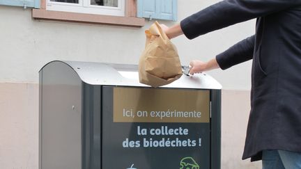 Une borne d'apport volontaire pour le tri des biodéchets, à Sélestat (Bas-Rhin). (THIERRY MARTEL / MAXPPP)