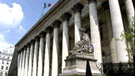 La bourse de Paris. Cette mesure ne vise pas à interdire les ventes à découvert à l'échelle européenne. (France 2)