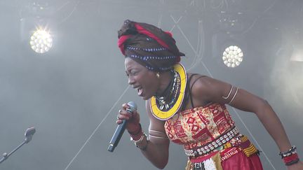 la chanteuse malienne Fatoumata Diawara au World Festival d'Ambert, Puy-de-Dôme, le 21 juillet 2022 (France 3 Auvergne)