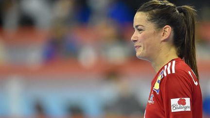 La gardienne de but Cléopatre Darleux lors du quart de finale de handball entre la France et la Suède du championnat du monde de handball féminin, au Palais des sports de Granollers, le 15 décembre 2021. (PAU BARRENA / AFP)