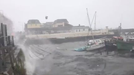 Une tempête tropicale frappe l'Irlande de plein fouet