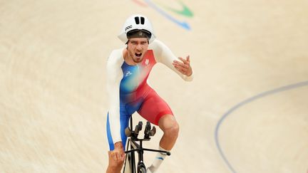 Le paracycliste sur piste Dorian Foulon lors des qualifications de la poursuite en catégorie C5 des Jeux paralympiques de Paris, le 31 août 2024 (ZAC GOODWIN / MAXPPP)