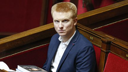 Le député La France Insoumise Adrien&nbsp;Quatennens, dans l'hémicycle de l'Assemblée nationale, le 18 février 2020. (S?BASTIEN MUYLAERT / MAXPPP)