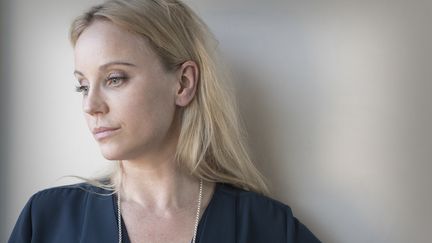 L'actrice Sofia Helin, l'une des 456 comédiennes signataires d'une tribune contre le harcèlement et les violences sexuelles dans le théâtre et&nbsp;le cinéma suédois, photographiée le 3 avril 2017.&nbsp; (STAFFAN L?WSTEDT/SVD / TT NEWS AGENCY)