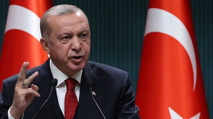 Le président de la Turquie, Recep Tayyip Erdogan, lors d'une conférence de presse au palais présidentiel à Ankara (Turquie), le 21 septembre 2020. (ADEM ALTAN / AFP)