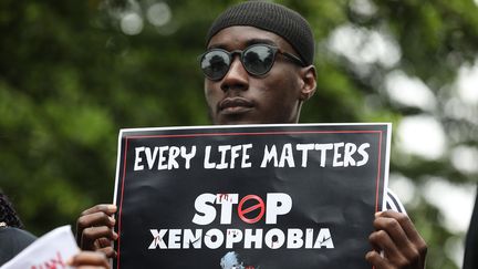 Manifestant nigérian devant l'ambassade sud-africaine à Abuja, le 5 septembre 2019. (KOLA SULAIMON / AFP)