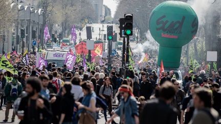 Manifestation à Paris : infirmiers, étudiants et retraités côte à côte dans la rue